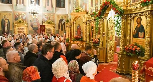 Священники и прихожане в Сочи, фото: пресс-служба мэрии Сочи