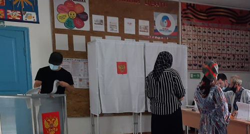 На избирательном участке в Кизлярском районе Фото: http://kizlyar-rayon.ru