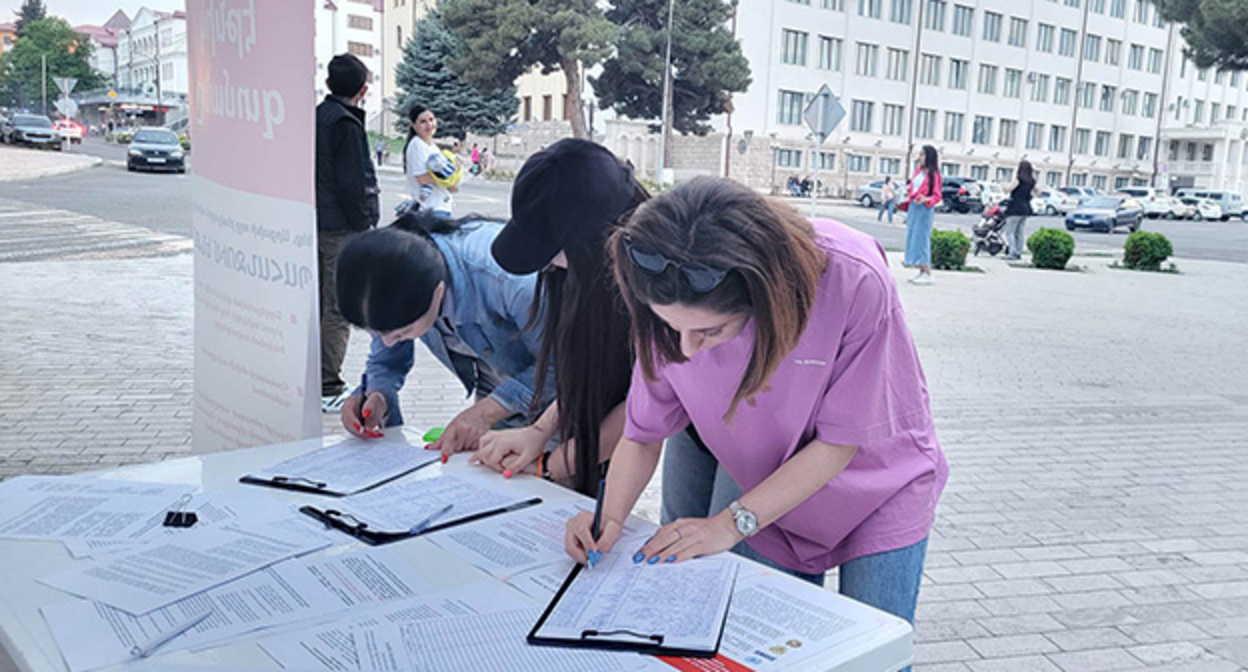 Кавказский Узел | Студенты и старшеклассники начали сбор подписей в защиту  жителей Нагорного Карабаха