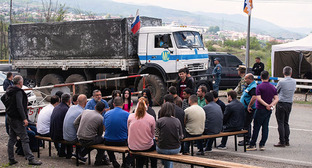 «Нет этнической чистке»: главное об акции карабахцев в Лачинском коридоре
