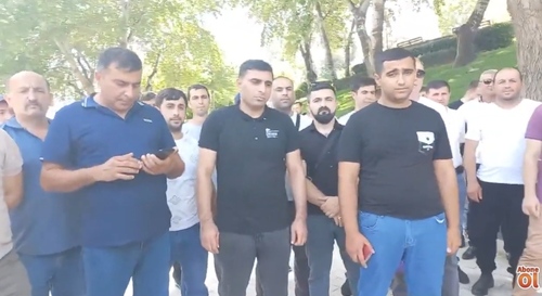 Акция протеста бывших военнослужащих тыловых частей. Кадр видео Kanal13 XƏBƏR https://www.youtube.com/watch?v=HEo1eNAdzQs