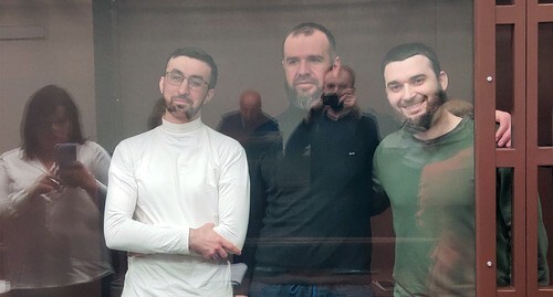 Кемал Тамбиев, Абубакар Ризванов и Абдулмумин Гаджиев (слева направо) в зале суда. Фото корреспондента "Кавказского узла"