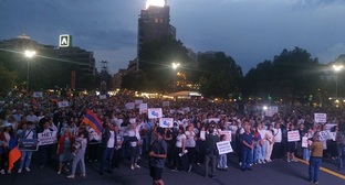 Участники митинга в Ереване призвали бороться за права карабахцев
