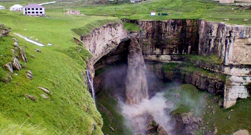 Вид на водопад Тобот, фото: trip-guru.ru