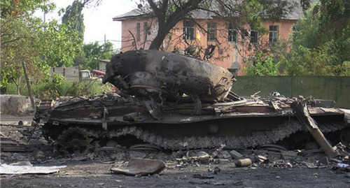 Поврежденная военная техника в Цхинвале. Август 2008 года. Фото: Ryzhenkova Yulia https://ru.wikipedia.org