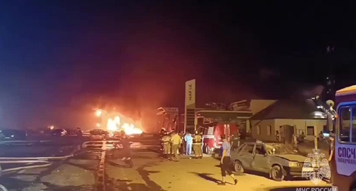 Взрыв на заправке в Махачкале, стоп-кадр видео https://t.me/chernovik/57726