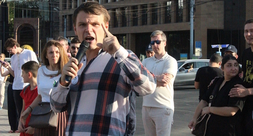 Выступление участника акции в Ереване, фото: Тигран Петросян для "Кавказского узла".