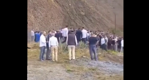Массовая драка в Ингушетии, стоп-кадр видео https://t.me/news_ingushetii1/34578
