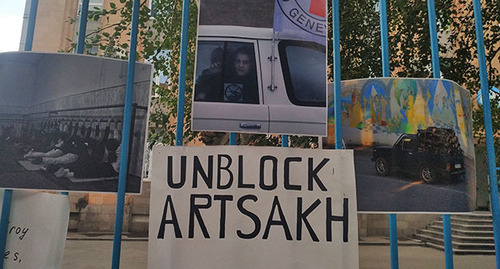 Плакат в поддержку Нагорного Карабаха. Фото Армине Мартиросян для "Кавказского узла"