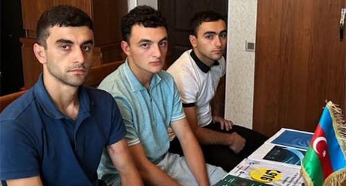 Трое студентов, которые были задержаны на азербайджанском пропускном пункте. Фото Фаика Меджида для "Кавказского узла"