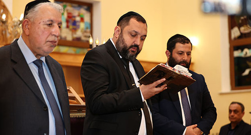 В Бакинской синагоге горских евреев прошла церемония поминовения жертв атак "Хамаса". 15 октября 2023 г. Фото Азиза Каримова для "Кавказского узла"