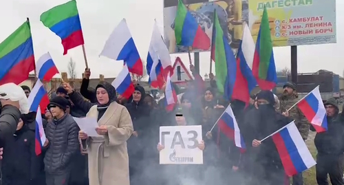 Жители Бабаюртовского района записывают обращение к президенту, стоп-кадр видео https://t.me/chernovik/64661