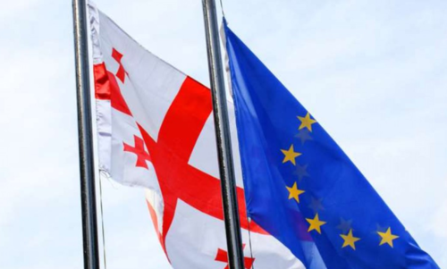 Флаги Грузии и ЕС. Фото с сайта "Аджара ТВ", https://www.ajaratv.ge/article/57863