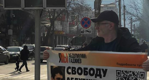 Магомед Магомедов во время пикета. Махачкала, 18 декабря 2023 года. Фото: Телеграм-канал "Черновик"