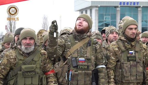 Добровольцы перед отправкой на Украину. Скриншот видео https://t.me/RKadyrov_95/4294
