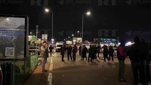 Беспорядки в аэропорту Махачкалы. Скриншот видео: RT / T.me