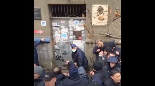 Акция протеста против выселения семьи в Тбилиси. 23 января 2024 г. Скриншот видео https://riamediabank.ru/media/8604052.html