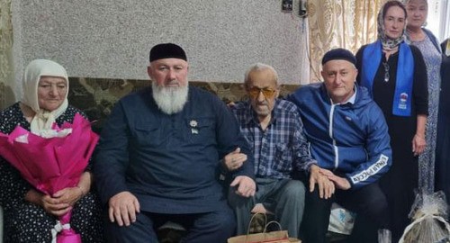 Чеченская семья. Фото: Грозный Информ https://www.grozny-inform.ru/