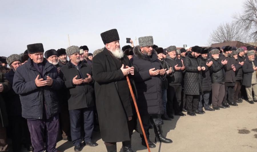 В селе Самашки Ачхой-Мартановского района прошел обряд примирения семей кровников. Фото: "Грозный-Информ" https://www.grozny-inform.ru/news/society/158231/