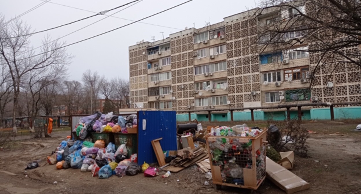 Кавказский Узел | Элистинцы пожаловались на проблему с вывозом мусора