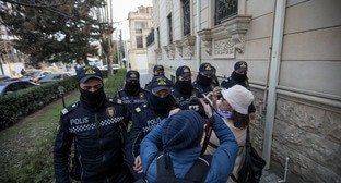 Адвокаты заявили о бесчеловечном обращении с арестованными в Баку активистами