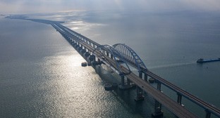 Движение по Крымскому мосту перекрыто