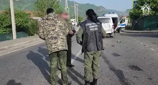 На месте нападения на наряд ДПС в поселке в Мара-Аягъы в Карачаево-Черкесии. 29 апреля 2024 г. Фото: СУ СКР по Карачаево-Черкесской Республике