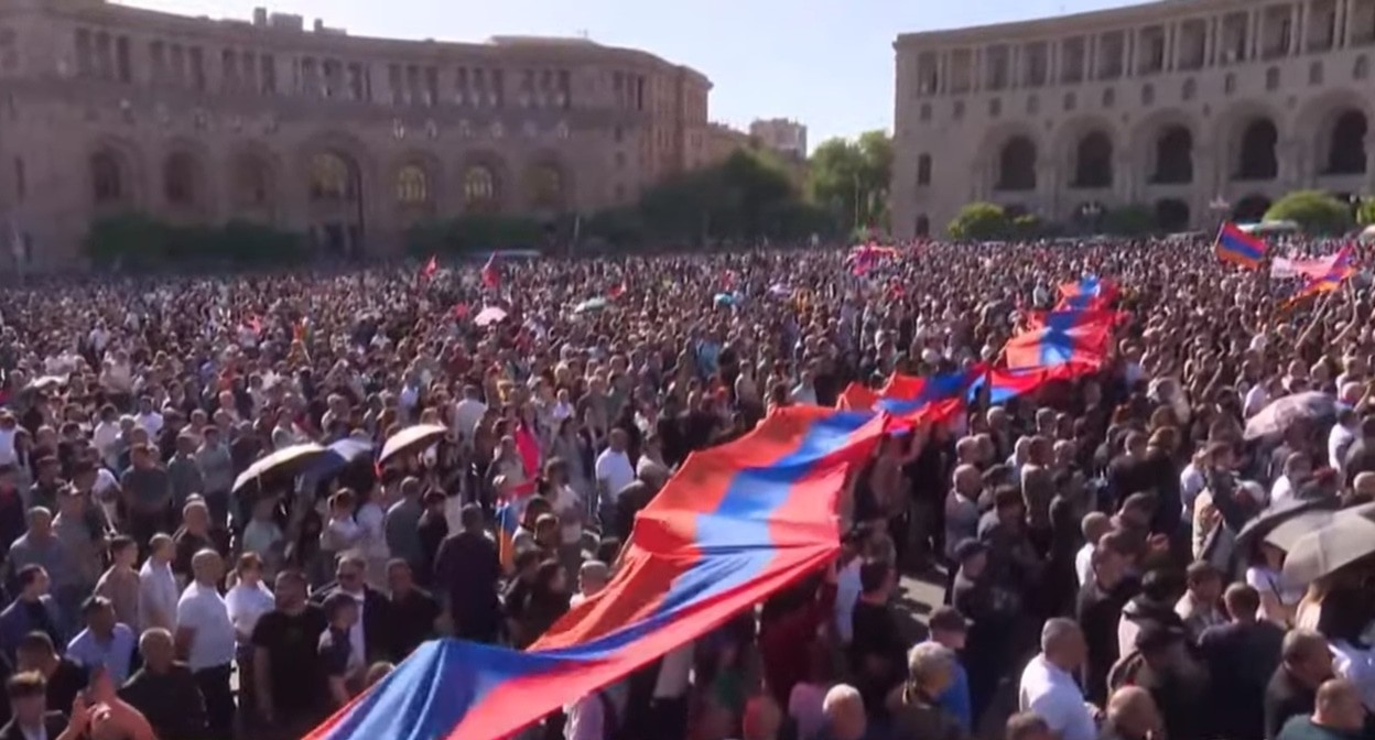 Кавказский Узел | Участники митинга в Ереване потребовали отставки Пашиняна