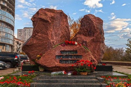 Памятник жертвам политических репрессий в Волгограде. Фото: Олег Демитров https://volfoto.ru