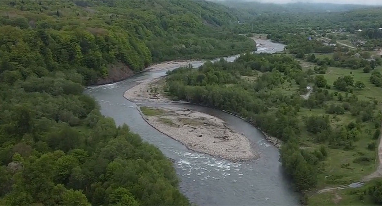 Река Пшеха. Кадр из видео https://www.youtube.com/watch?v=0u0-bbuhlmY