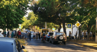 Жители Анапы перекрыли дорогу. Скриншот фото "Краснодар Телетайп" от 20.07.24, https://t.me/tipichkras/48368