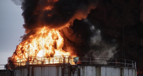 Пожар на нефтебазе, фото: пресс-служба МЧС РФ