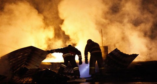 Устранение пожара. Фото Влада Александрова, Юга.ру