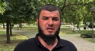 Житель Чечни Вахид Ильясов публично извинился. Скриншот видео от 21 июля 2024 г. Телеграм канал Апти Алаудинова