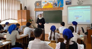 Урок современной истории в школе. Фото: Chechen.er.ru