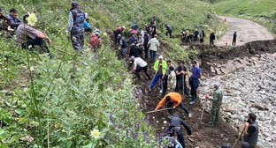 Дагестанские сельчане своими силами восстановили дороги в горах