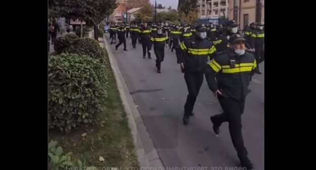 Силовики снесли палаточный городок, стоп-кадр видео https://t.me/Tbilisi_life/31311