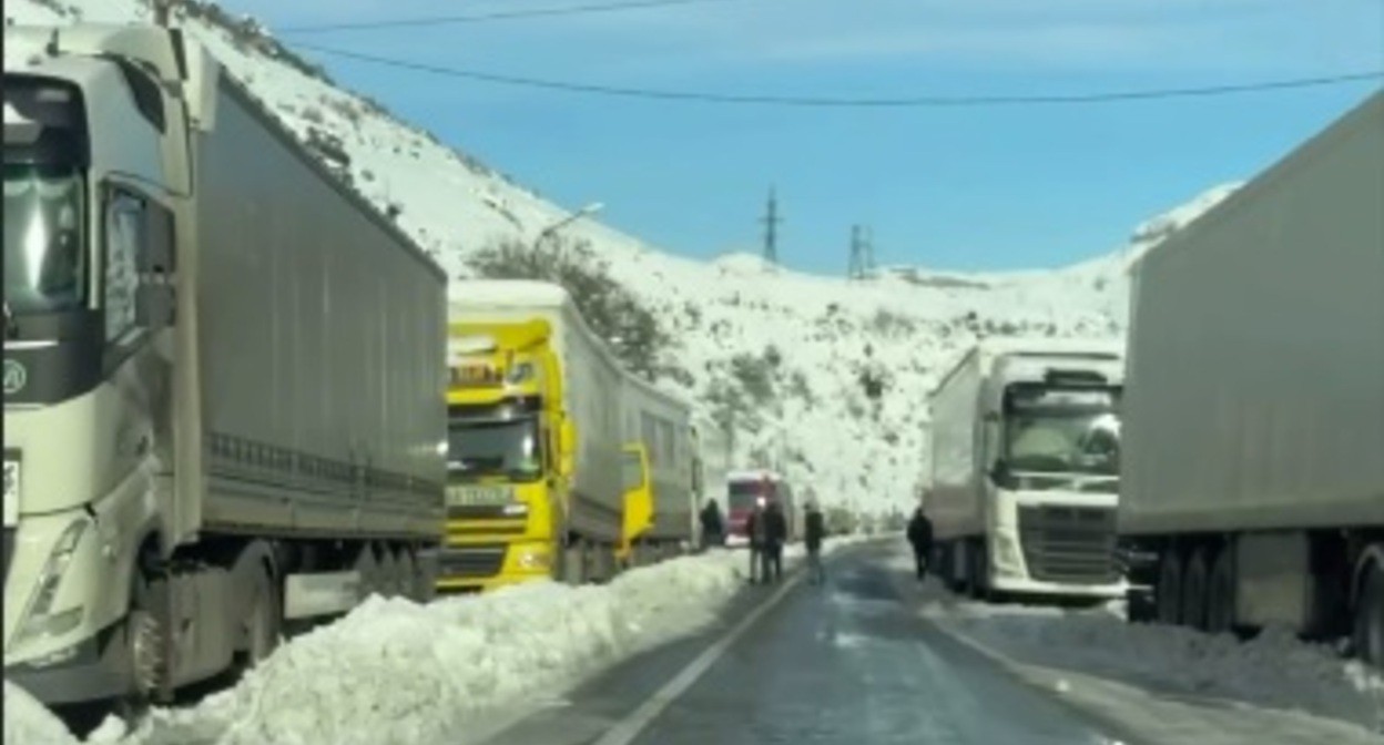 Ситуация на "Верхнем Ларсе". Кадр из видео https://t.me/kppverxniilars/8857