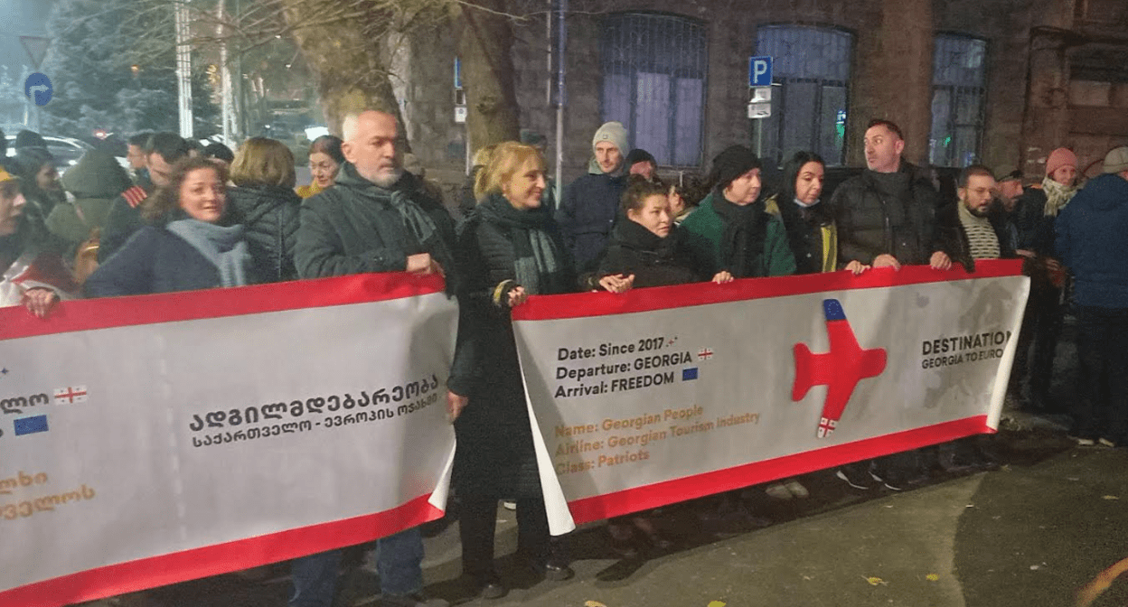 Акция протеста у администрации турбизнеса Грузии. Фото Беслана Кмузова от 06.12.23 для "Кавказского узла".