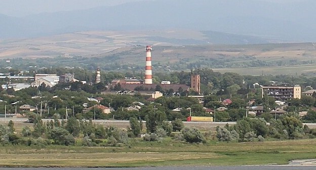 Завод в Агаре, фото: Jaba1977, https://commons.wikimedia.org/wiki/File:Agara_(Kareli)_(1).jpg#mw-jump-to-license