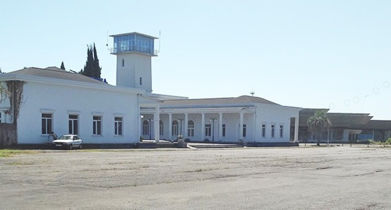 Аэропорт Сухума. Фото: Alex Alex Lep. https://ru.wikipedia.org/ Аэропорт Сухума. Фото: Alex Alex Lep. https://ru.wikipedia.org/