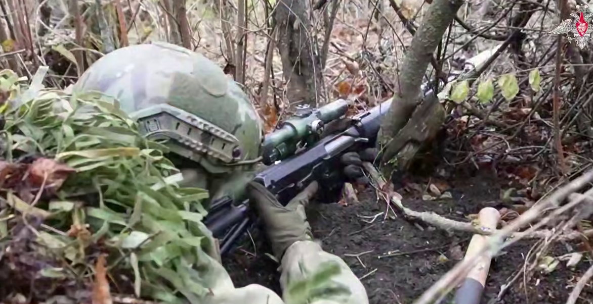 Российский военный. Стоп-кадр видео Минобороны России от 07.12.25, https://t.me/mod_russia/59199. Российский военный. Стоп-кадр видео Минобороны России от 07.12.25, https://t.me/mod_russia/59199.