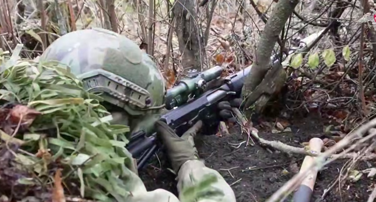 Российский военный. Стоп-кадр видео Минобороны России от 07.12.25, https://t.me/mod_russia/59199. Российский военный. Стоп-кадр видео Минобороны России от 07.12.25, https://t.me/mod_russia/59199.