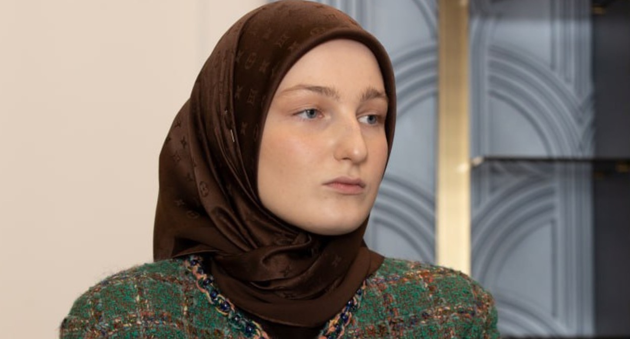 Хадижат Кадырова. Фото https://chechnya.gov.ru/wp-content/uploads/2024/02/RK_Taymaskhanov_Galas_31012024_4.jpg Хадижат Кадырова. Фото https://chechnya.gov.ru/wp-content/uploads/2024/02/RK_Taymaskhanov_Galas_31012024_4.jpg