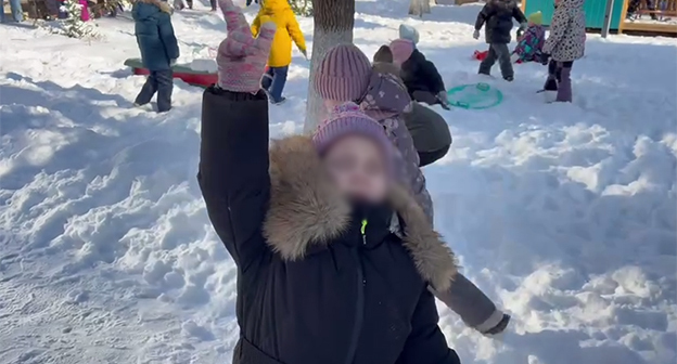 Кадр видео с обращением детсадовцев к Алаудинову. 26 января 2026 г. Скриншот видео https://t.me/AptiAlaudinovAKHMAT/17994 Кадр видео с обращением детсадовцев к Алаудинову. 26 января 2026 г. Скриншот видео https://t.me/AptiAlaudinovAKHMAT/17994