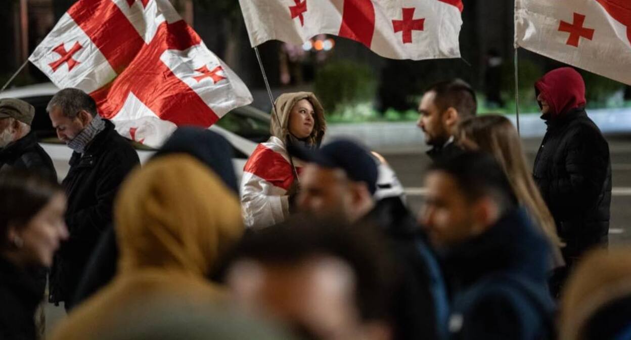 Протестующие на проспекте Руставели. Фото: Мариам Кавшбая / Publika Протестующие на проспекте Руставели. Фото: Мариам Кавшбая / Publika