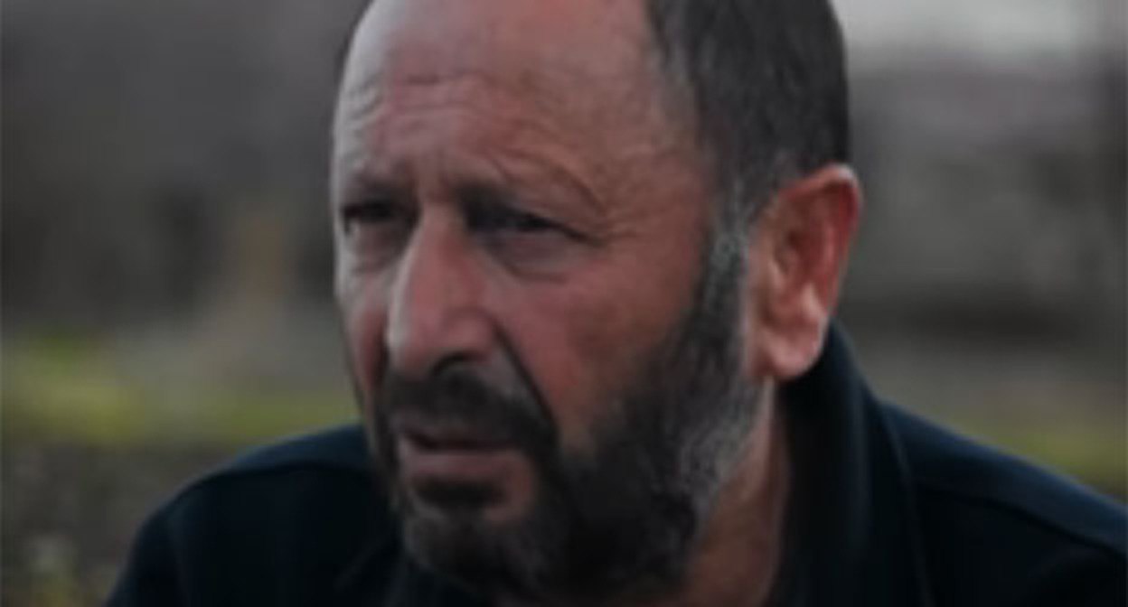 Бакир Мустафаев, отец Халита Мустафаева. Скриншот видео Команда против пыток https://www.youtube.com/watch?v=weDrPAvqP9Y Бакир Мустафаев, отец Халита Мустафаева. Скриншот видео Команда против пыток https://www.youtube.com/watch?v=weDrPAvqP9Y