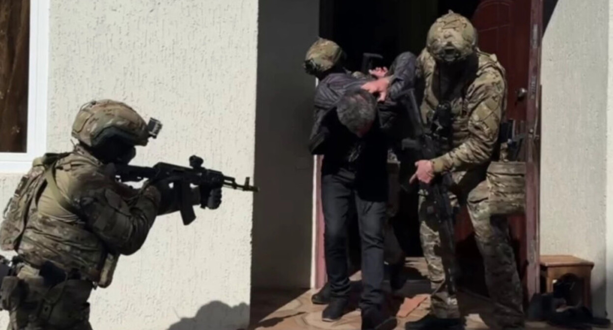 В Абхазия по подозрению в шпионаже задержан гражданин Грузии Эмзар Багишвили. Фото: https://newshub.ge/ru/news/incidents/v-okkupirovannoi-abxazii-zaderzan-grazdanin-gruzii-po-podozreniyu-v-spionaze В Абхазия по подозрению в шпионаже задержан гражданин Грузии Эмзар Багишвили. Фото: https://newshub.ge/ru/news/incidents/v-okkupirovannoi-abxazii-zaderzan-grazdanin-gruzii-po-podozreniyu-v-spionaze