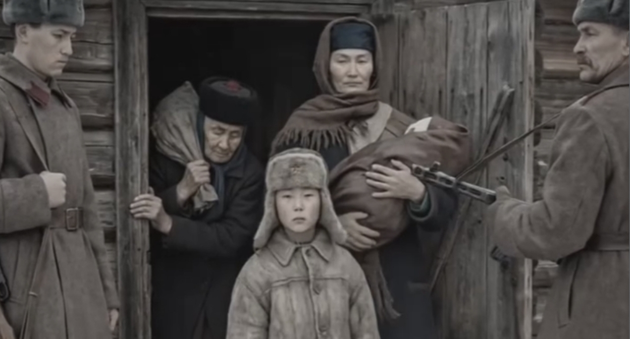 Визуальная реконструкция картины “Прощай, земля калмыцкая!” народного художника Калмыкии Григория Бембеева. Скриншот публикации aypara_._._ / Instagram*.
Визуальная реконструкция картины “Прощай, земля калмыцкая!” народного художника Калмыкии Григория Бембеева. Скриншот публикации aypara_._._ / Instagram*.