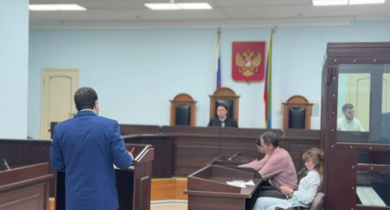 Дело рассматривалось в отсутствие подсудимых. Стоп-кадр видео Прокуратуры Дагестана от 02.04.26, https://t.me/procuratura05/4844. Дело рассматривалось в отсутствие подсудимых. Стоп-кадр видео Прокуратуры Дагестана от 02.04.26, https://t.me/procuratura05/4844.